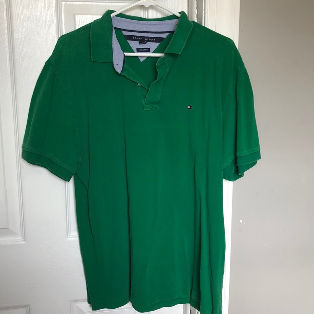 Green shirt sleeve shirt